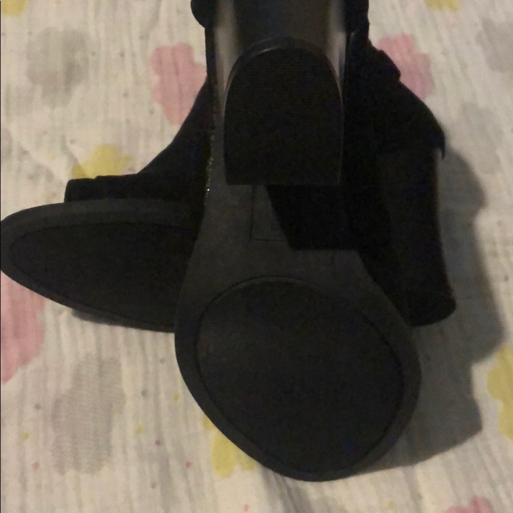 American eagle heel shoes. NEVER worn, little big. - Picture 3 of 4